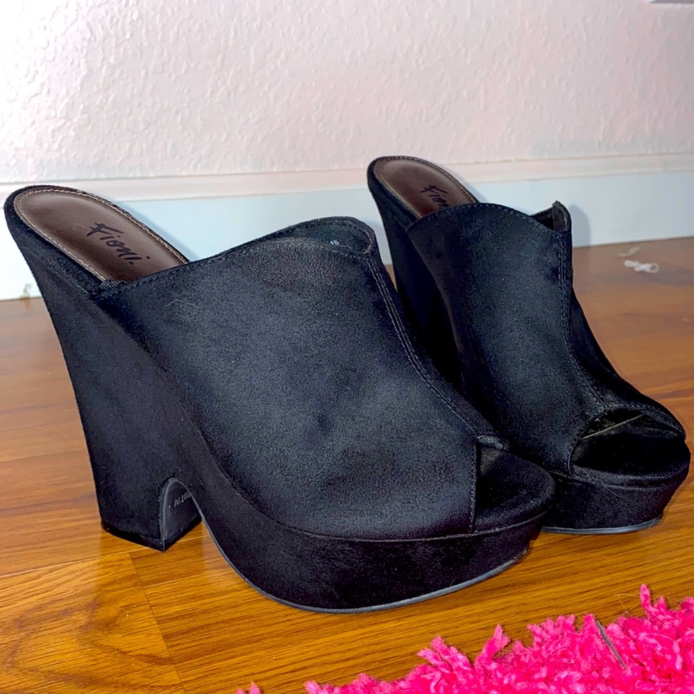 Fioni Black Backless Wedge Heels size 5.5